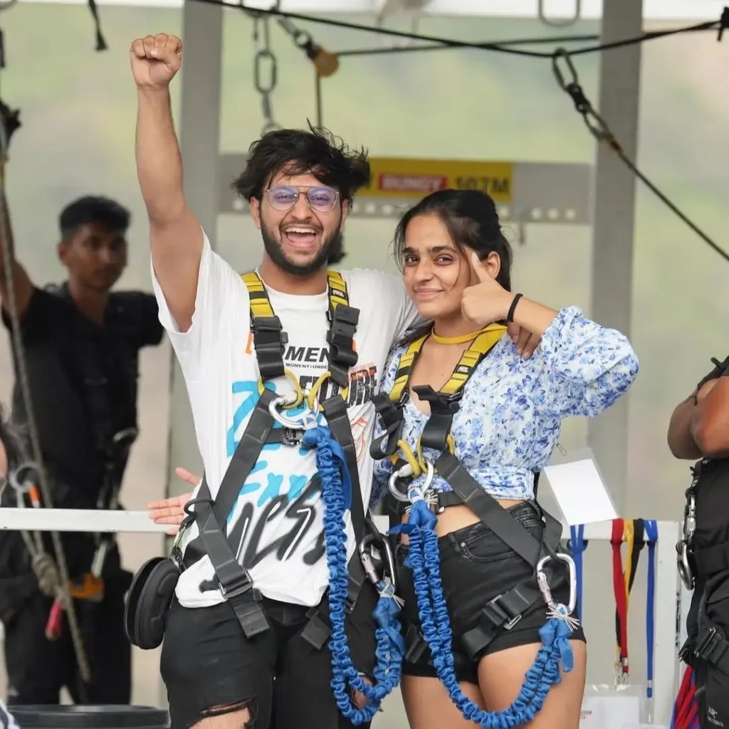 Couple Bungee Jumping 101m
